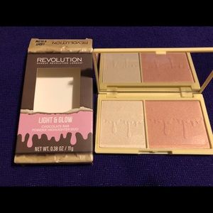 Make up revolution. Powder highliter duo